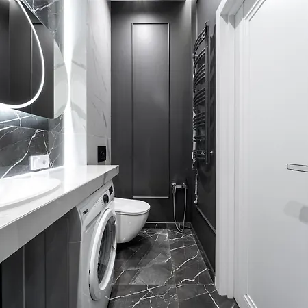 Leogrand On Leontovycha 17 *