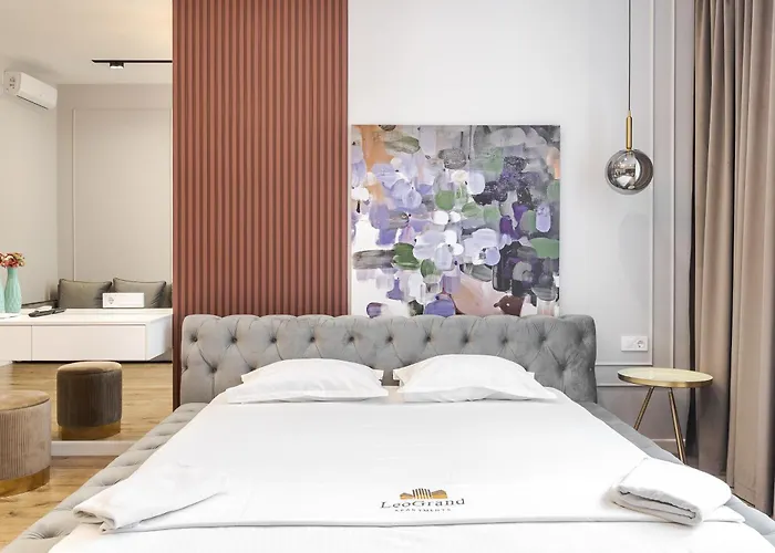 Leogrand On Leontovycha 17 לבוב