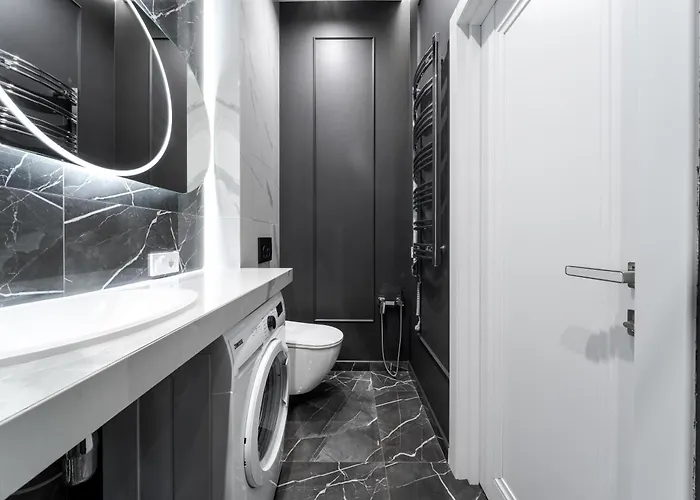 Leogrand On Leontovycha 17 *